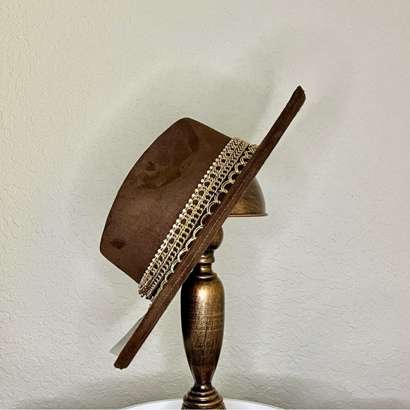 “Larison” brown began suede rancher hat with bling